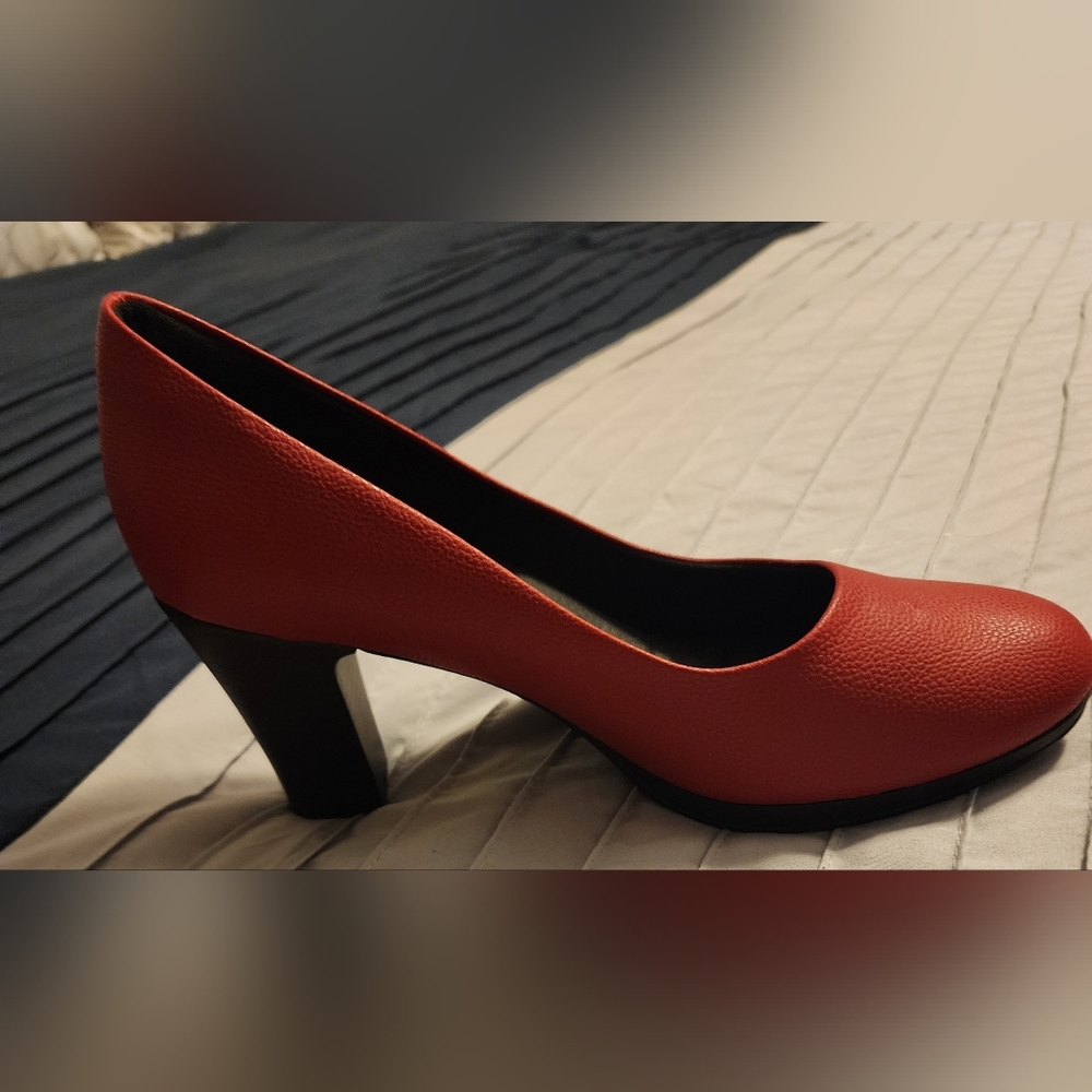 Piccadilly Platform Red Pump heels size 10